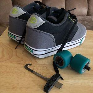 Boys size 7 Heelys